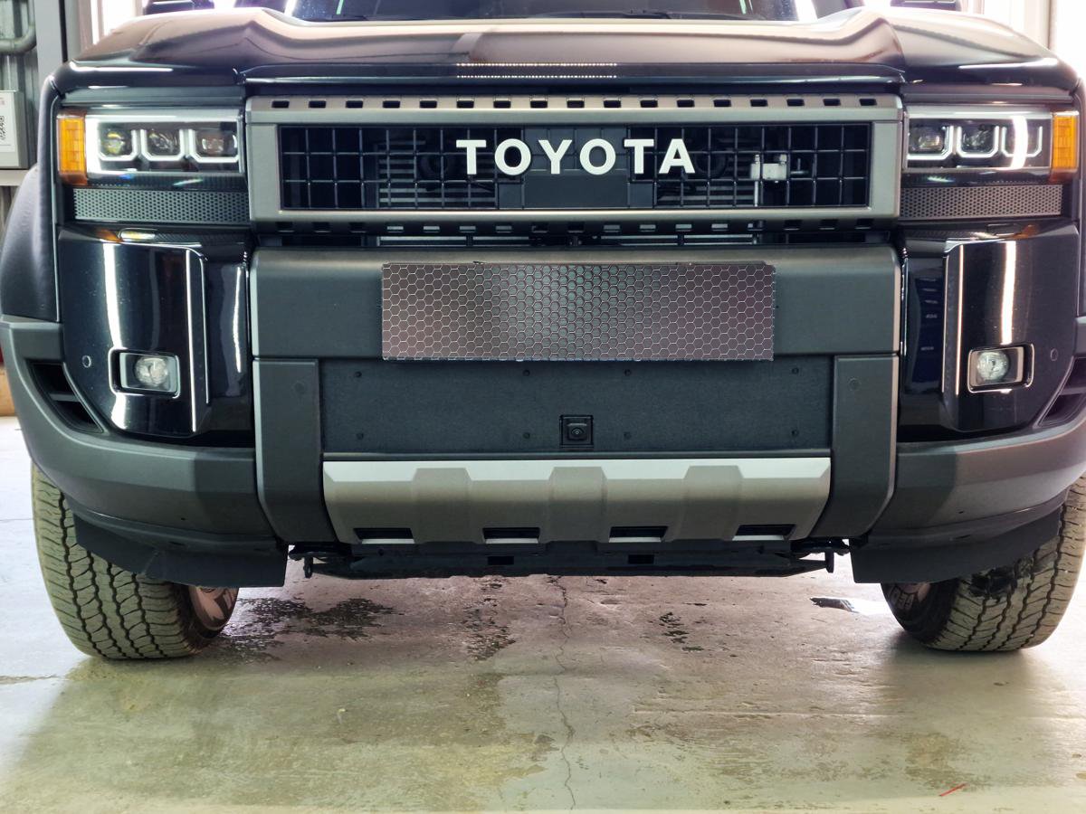 Зимняя заглушка радиатора на стяжке низ для Toyota Land Cruiser Prado 250 Series