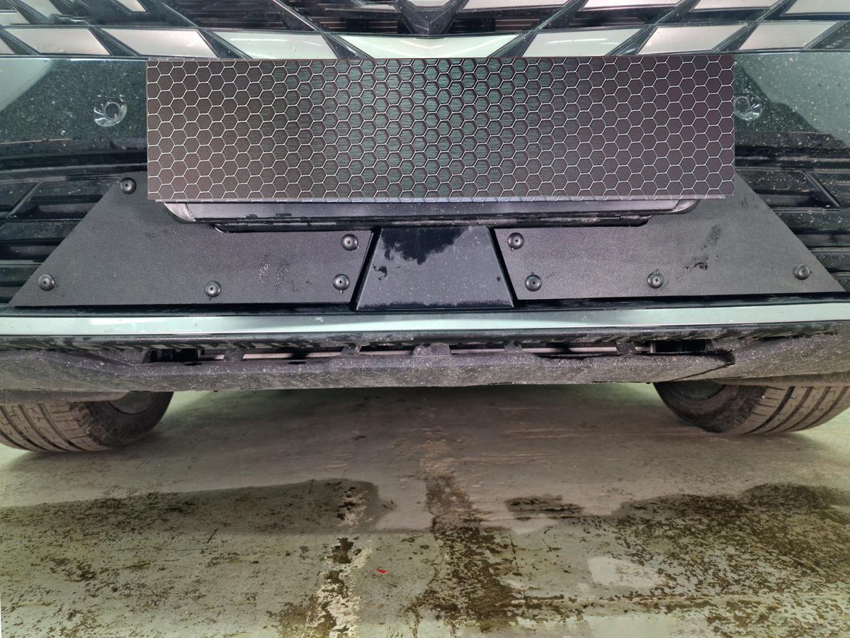 Зимняя заглушка радиатора к съемной сетке низ 2 части для Geely Atlas II