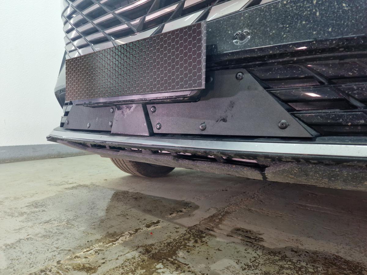 Зимняя заглушка радиатора к съемной сетке низ 2 части для Geely Atlas II