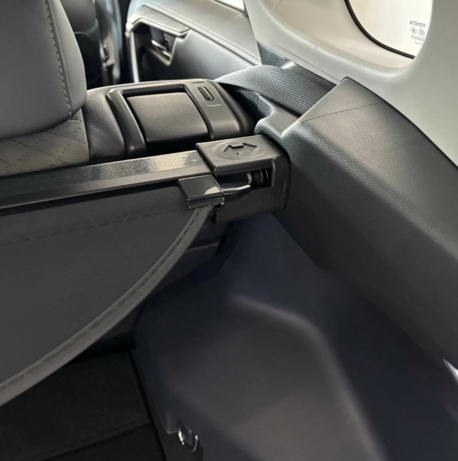 Шторка багажника для Toyota RAV4 V (XA50)