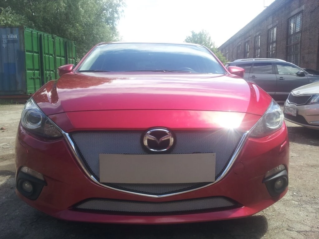 Защитная сетка радиатора низ для Mazda 3 III (BM)