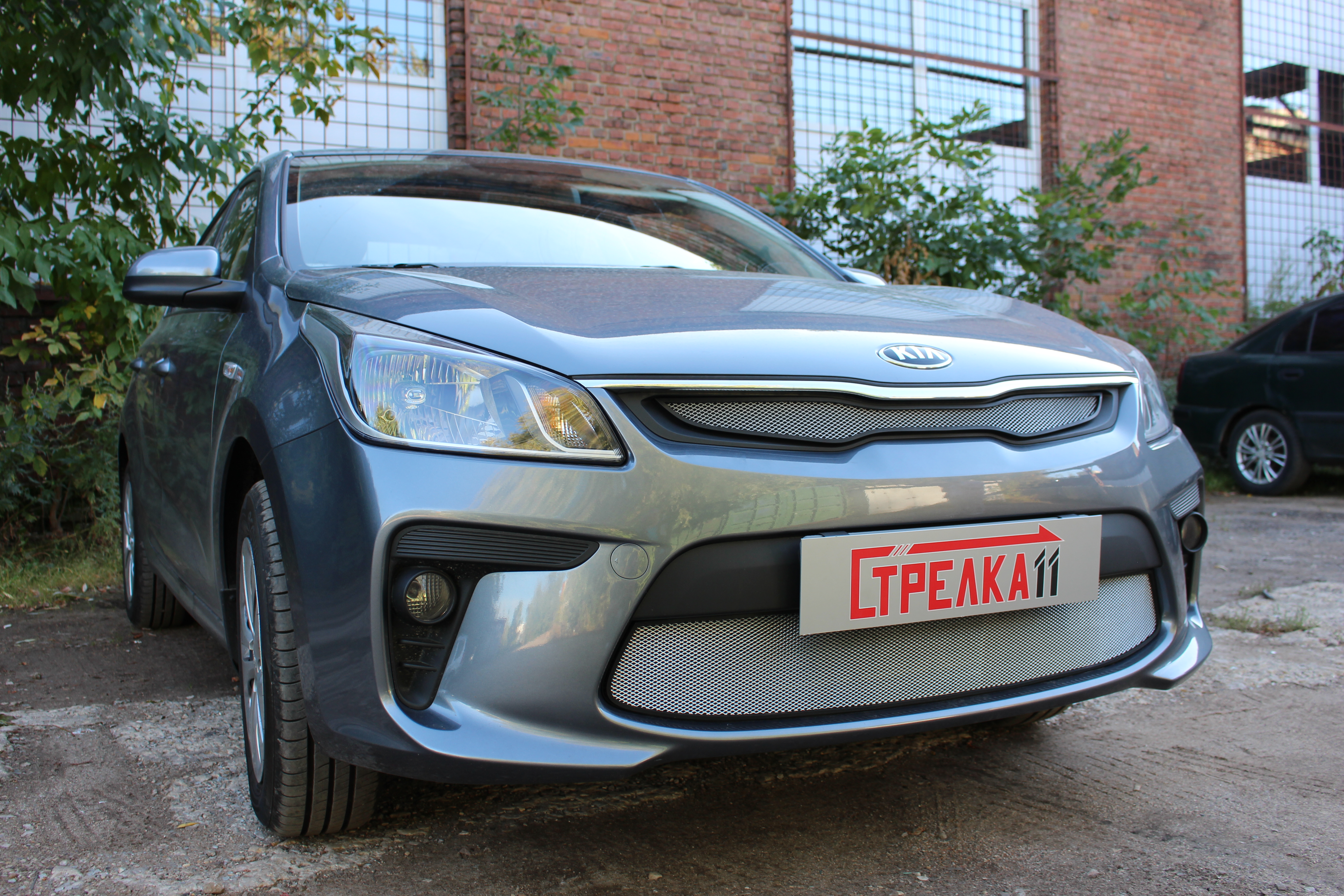 Защитная сетка радиатора верх, заглушка без сот для Kia Rio IV