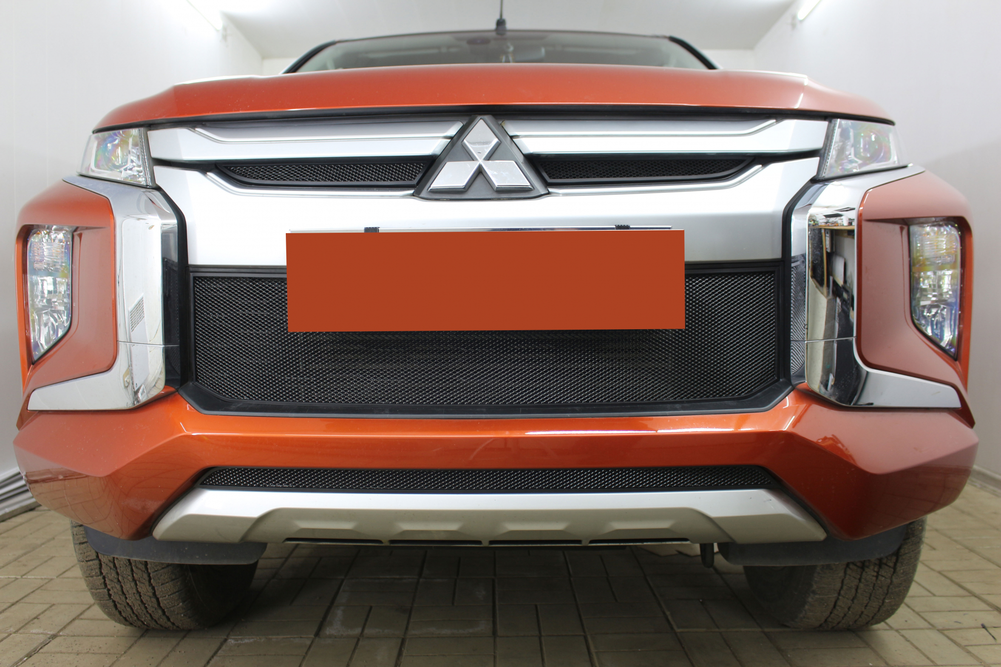 Защитная сетка радиатора центр для Mitsubishi L200 V Рестайлинг