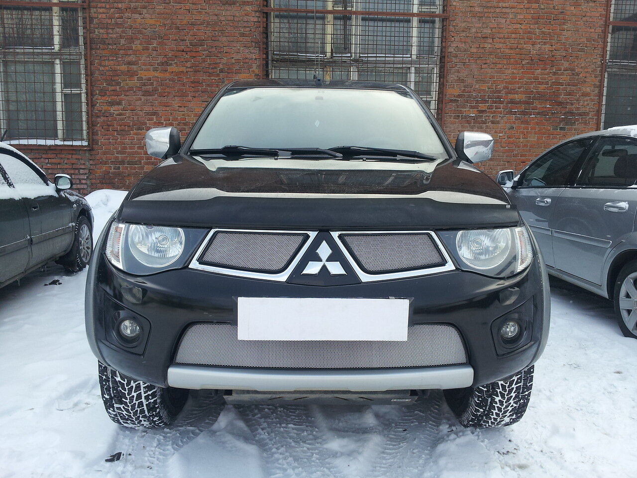 Защитная сетка радиатора низ для Mitsubishi Pajero Sport II