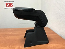 Подлокотник модельный ARM-2 Black с USB-розеткой для LADA (ВАЗ) Vesta I